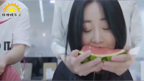 吃酥瓜小姐姐,一场味蕾的盛宴