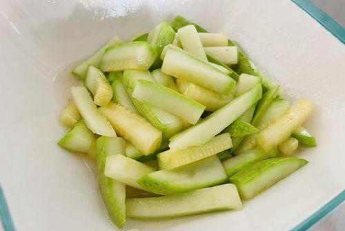 脆瓜怎么吃的,解锁夏日清新口感新体验