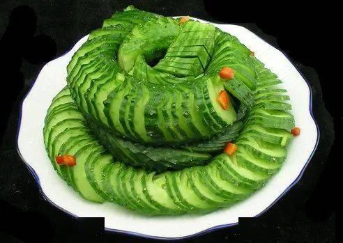 皮可西西吃瓜,皮可西西的瓜田奇遇记